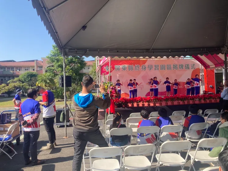 終身學習園區揭牌儀式在校園內表演。陳宏銘攝