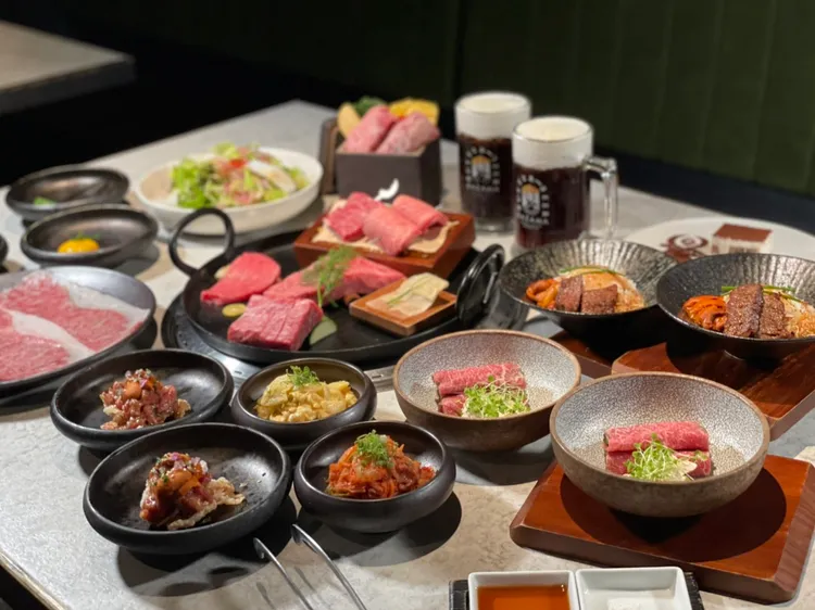 超澎派雙人套餐總肉量重達25盎司，三人吃也很滿足。曾仲葳攝