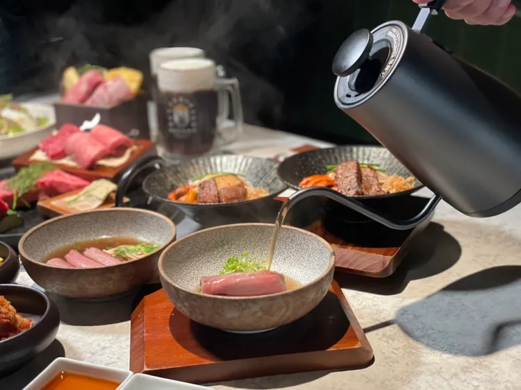 近江牛|蝦夷蔥|蘑菇澄清湯。曾仲葳攝