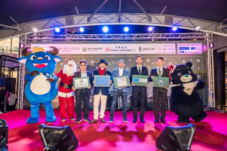 2022第三屆「歐洲聖誕市集」12/1於台北信義區香堤大道廣場盛大展開。台灣法國人協會提供