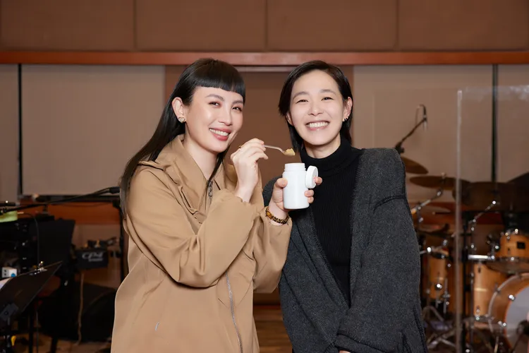 安溥（右）和魏如萱交情超過10年。聯成娛樂提供