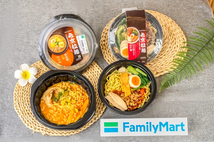 蝦味噌拉麵，售價149元；日式明太子油拌麵，售價109元。業者提供