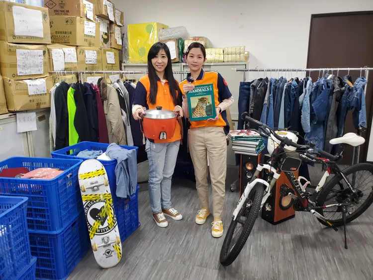環保局上個月發出二手好物召集令後，即收到許多愛心捐贈，歡迎24日一起到耶誕城挖寶。環保局提供