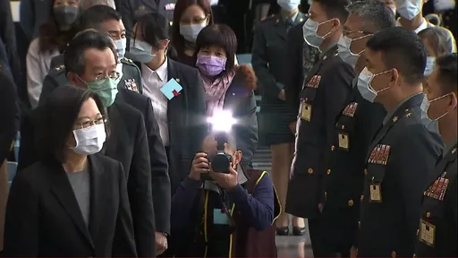 蔡英文親賀28位晉任將官 勗勉「台灣愈團結就愈強大安全」