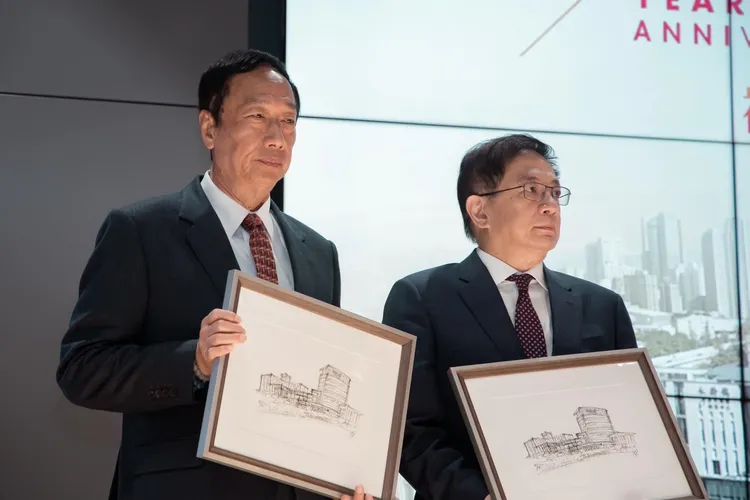 翻攝自郭台銘臉書