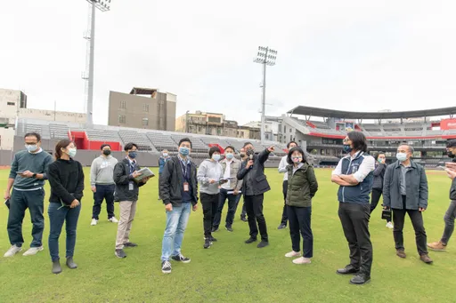 中職、龍來公司場勘棒球場 肯定改善及優化成果