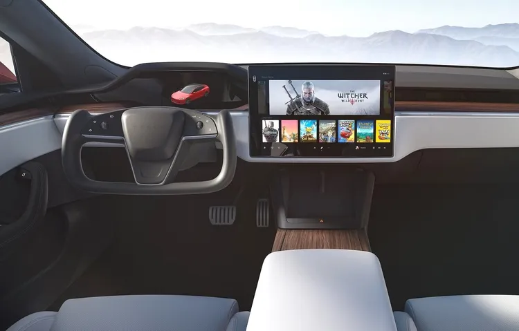 據傳Model 3改款新車將換上如圖中新Model S的Yoke方向盤。原廠提供