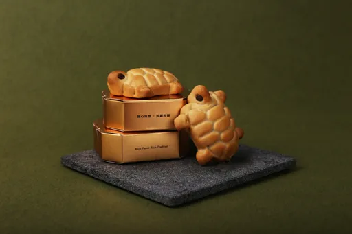 過年限定「平安龜」來了！百年餅店春節禮盒滿額送紅包袋