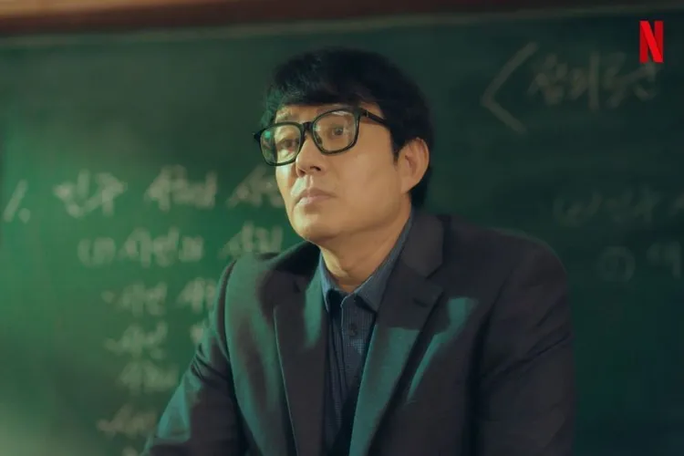 李凡秀最近在Netflix原創電影《20世紀少女》演班導師。Netflix提供