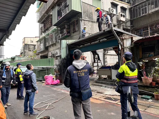板桥铁皮屋违建暗藏天九牌赌场　新北市府铁腕强制拆除