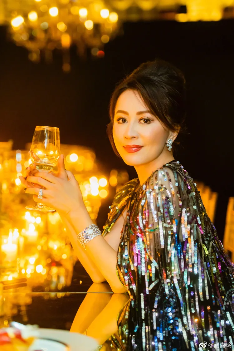 劉嘉玲氣色紅潤，被讚狀態極佳。翻攝劉嘉玲微博