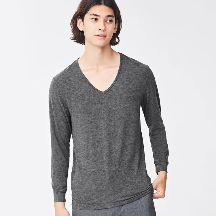 「男裝STYLE-HEAT V領上衣」優惠價190元。業者提供