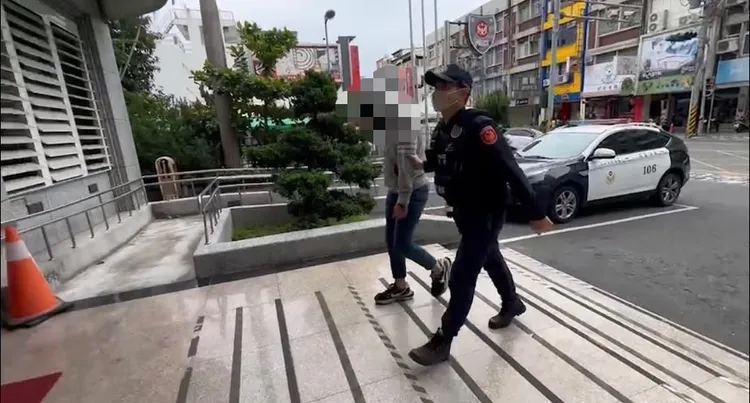 警方逮到同棟21歲謝姓男子涉有重嫌。警方提供