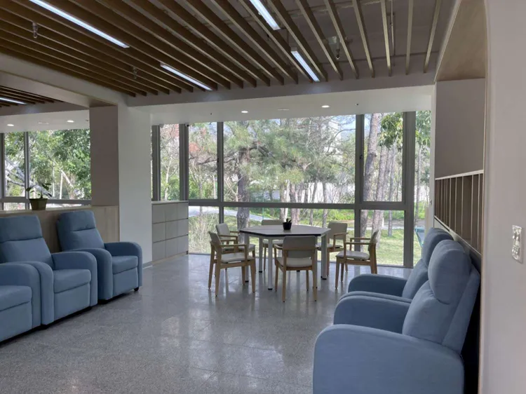 柴橋日照中心風光明媚絕佳地理位置在公園裡「被芬多精包圍」的日照中心。新竹市政府提供