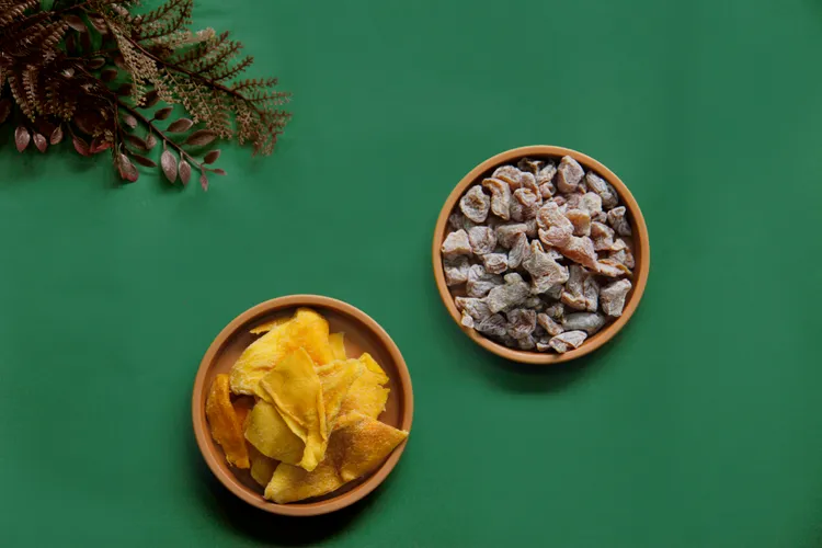 還魂梅果肉扎實有嚼勁，將精華完整保存；「曼曼芒」芒果乾每一片都吃得到新鮮芒果的天然風味。業者提供