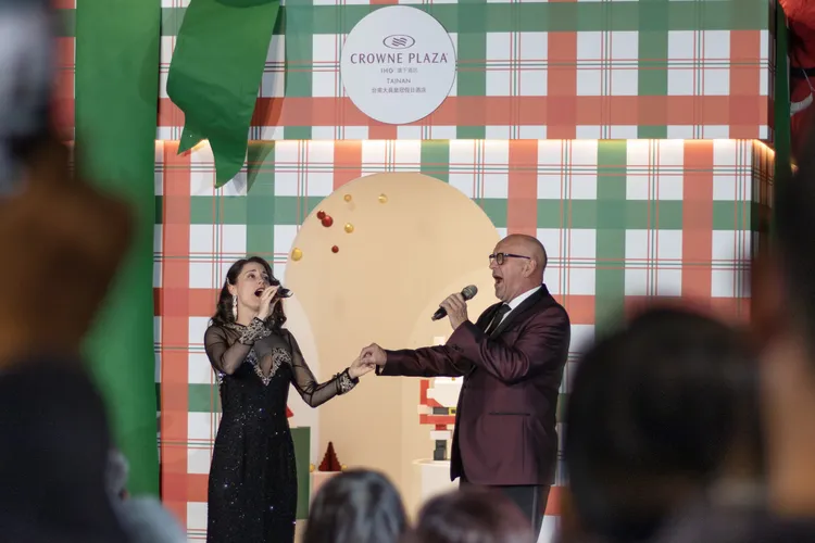 荷蘭美聲歌手Martin Hurkens (馬丁·賀肯斯)以及英國跨界歌手Mary-Jess(李美潔)，也出席活動擔任平安夜的特別嘉賓。業者提供