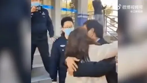 「以為孩子被她賣了」！小姨衰揹20年黑鍋　男返家曝當年失蹤真相