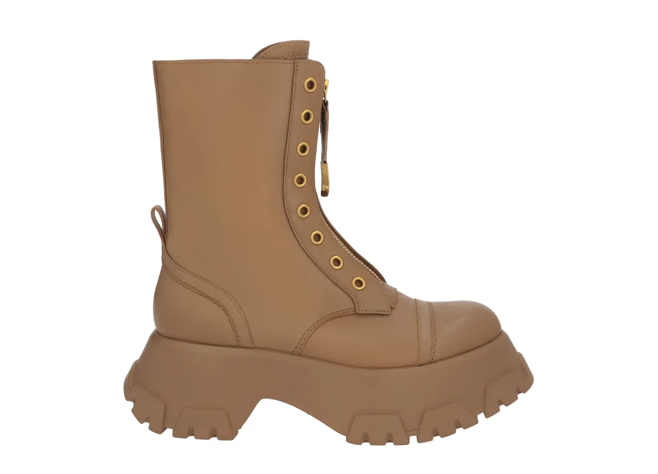 Mardela拉鍊厚底短靴，5990元。品牌提供