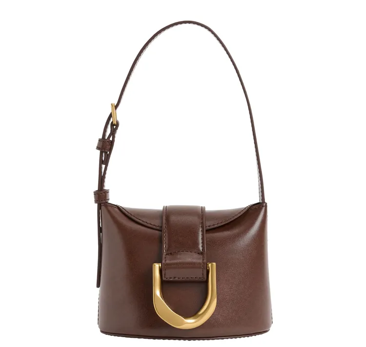 Gabine水桶包，1690元。品牌提供