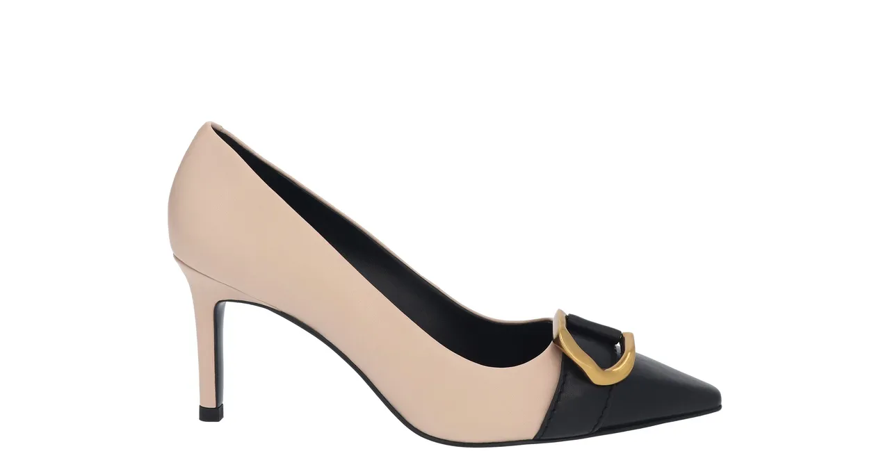 Gabine真皮高跟鞋，3290元。品牌提供