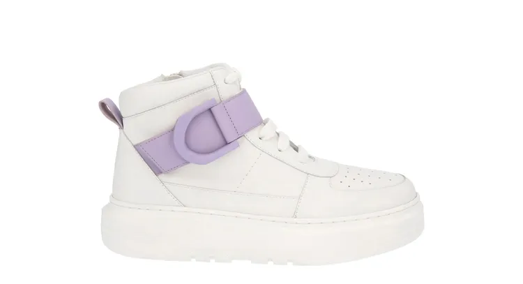 Gabine真皮高筒板鞋，3990元。品牌提供