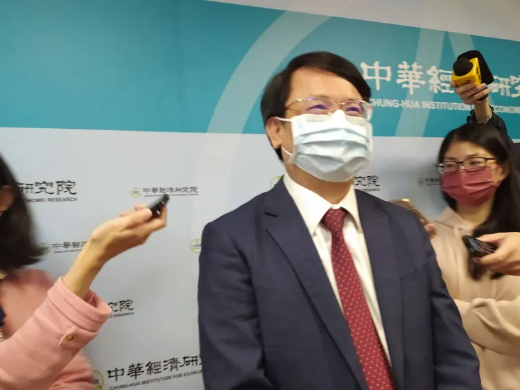 中華經濟研究院今舉行「2022年11月台灣採購經理人指數發布」記者會，圖為院長張傳章。許麗珍攝