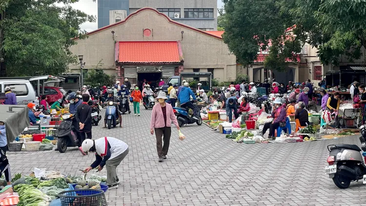 台東鯉魚山下菜市場。古和純攝