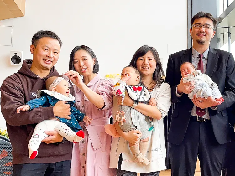 李毅評（右）提醒，植入最健康的胚胎，能大幅降低流產與引產的機會。賴昀岫攝