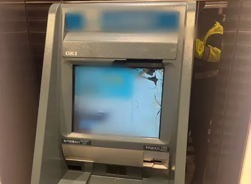 新北男ATM領錢卻「起毛壞」　鋁棒怒砸代價太驚人