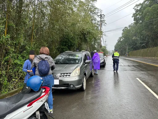 搭土豪接駁車賞最美落雨松　收200車資載客！女駕駛遭罰10萬