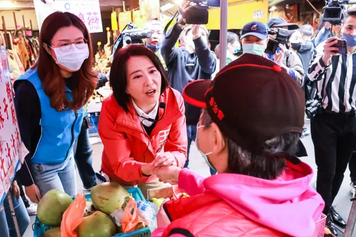 立委補選中山區起步首日 王鴻薇跑文昌宮接棒蔣萬安