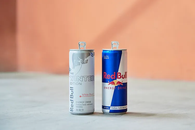 高雄英迪格xRed Bull，推出冬季限定白桃口味能量飲，跨年派對無限暢飲。高雄英迪格提供