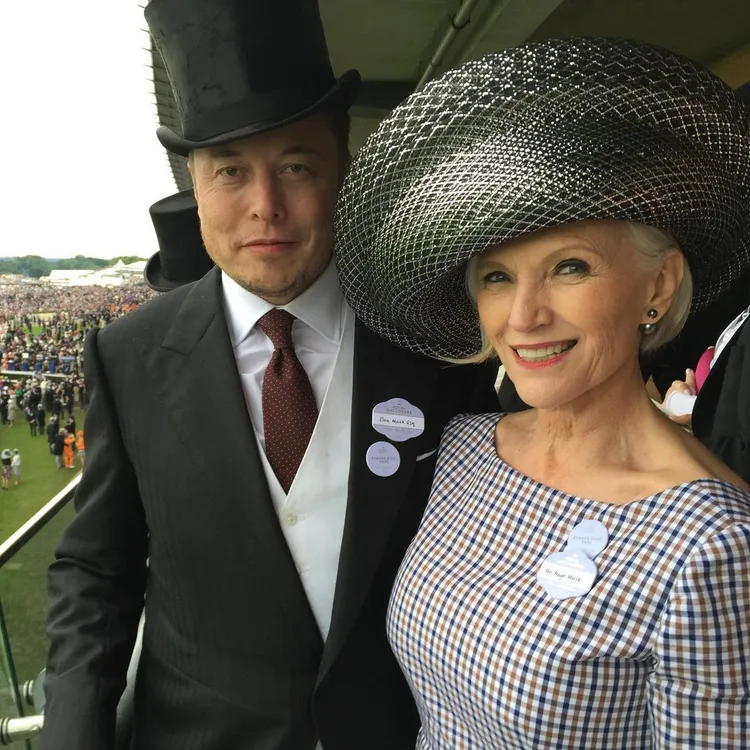 馬斯克（左）與媽媽梅伊馬斯克感情甚篤。翻攝mayemusk IG
