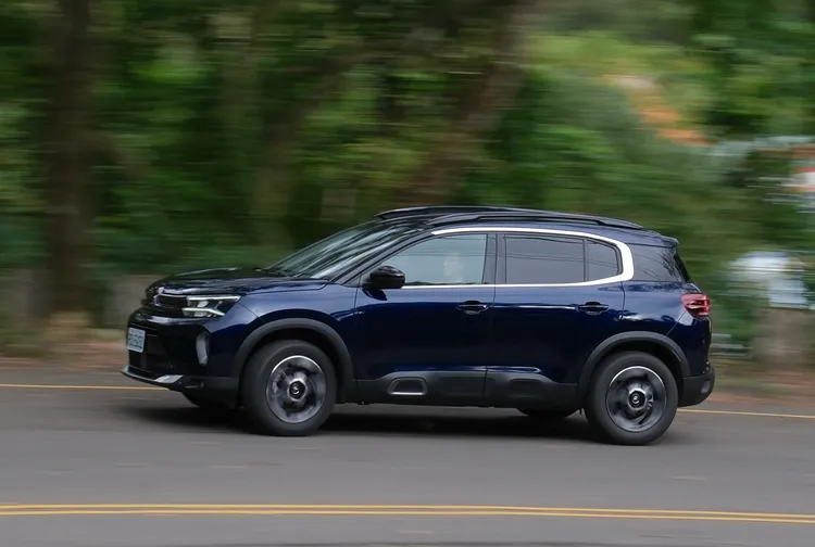 C5 Aircross行車時真的成就出一種漂浮感受，無論任何路況都像是如履平地。陳志淵攝