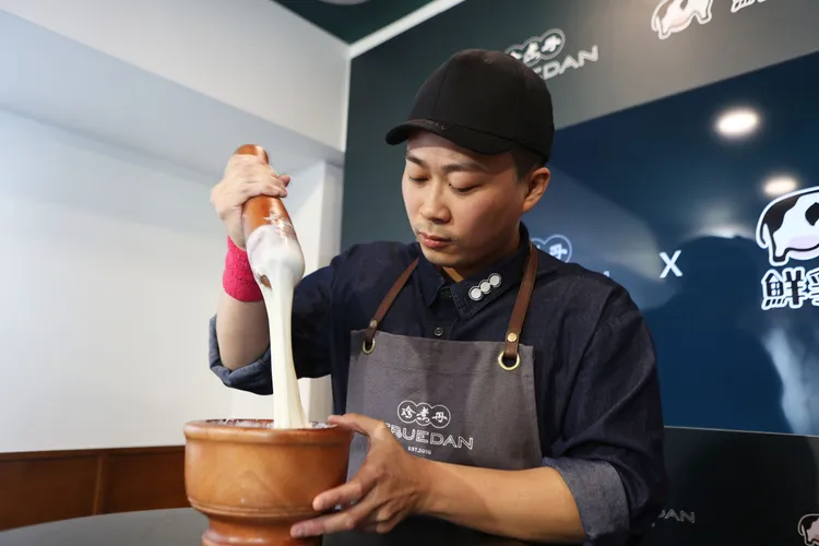 草莓米大福中加入獨家米大福配料。翁玉信攝