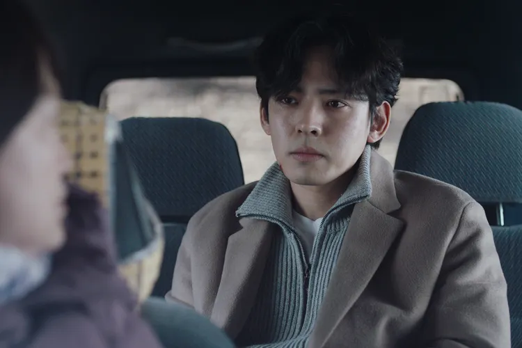 姜亨錫為了扮演會說中文的導遊，因此苦練遺忘許久的中文。采昌提供