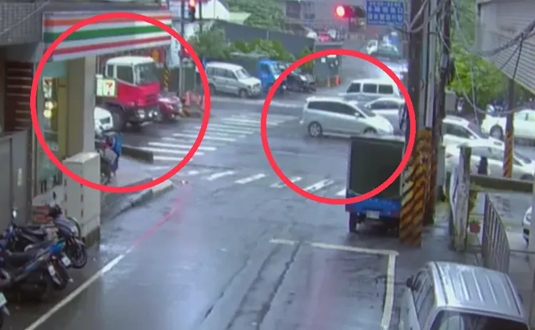 水泥預拌車駕駛不滿被按喇叭，下車找楊男理論。翻攝畫面