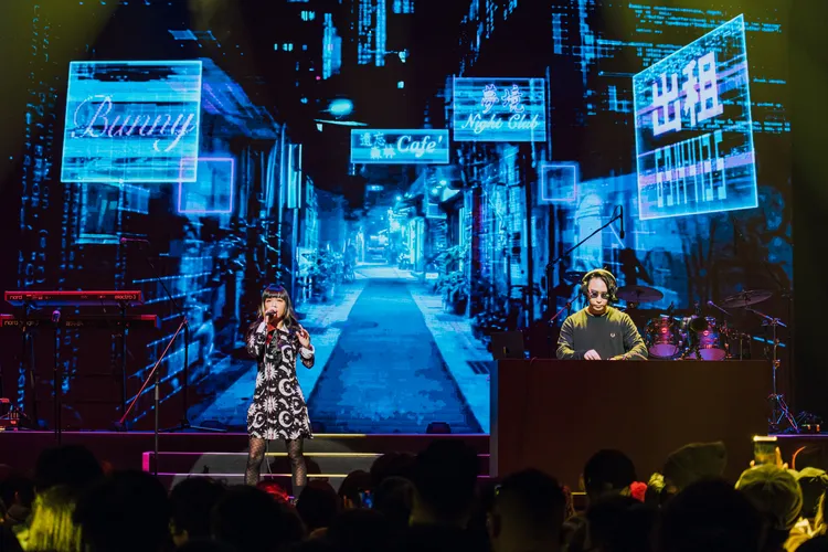 原子邦妮則受邀擔任開場嘉賓，並一連帶來共8首歌曲。尼賀創意行銷提供