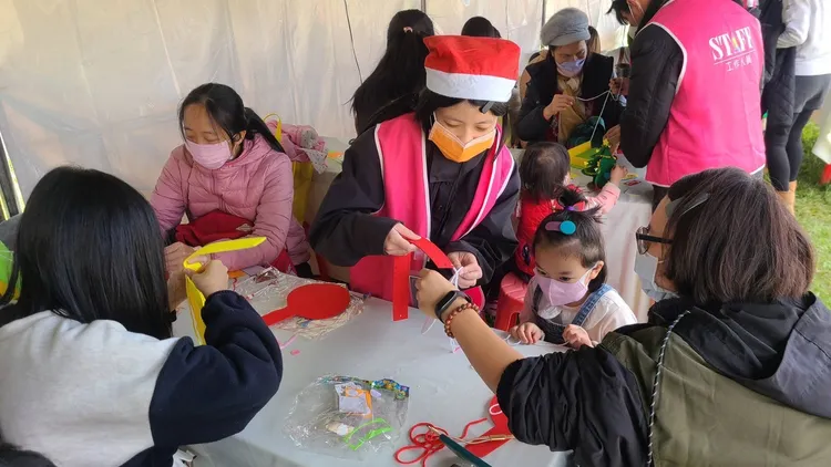 小朋友參加DIY活動。新北市府提供