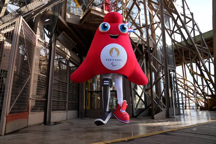 由於原本是能源大國的法國也面對潛在的缺電危機，迫使政府啟動節能措施，以度過能源危機。美聯社