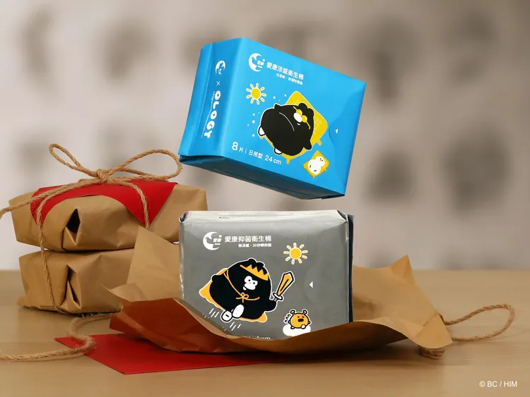 愛康今年冬天與奧樂雞聯名推出兩大系列新包裝，包含經典涼感衛生棉及全新抑菌衛生棉。業者提供