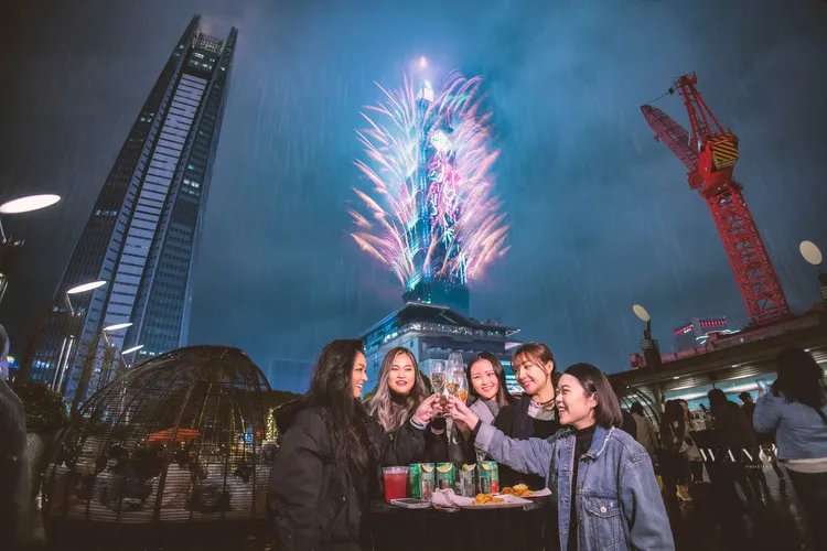 「WILDWOOD」今年跨年將在戶外露臺舉辦《大亨小傳跨年狂歡派對》，站票每位2000元，目前還剩近3成可預訂。WILDWOOD提供