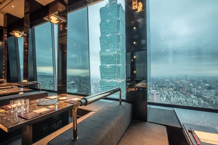 微風南山47樓的和牛47隸屬乾杯集團，跨年場還有近3成座位可預訂。乾杯集團提供