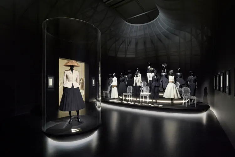 《Christian Dior：夢之設計師》特展以DIOR標誌性的New Look做為開場序曲。品牌提供