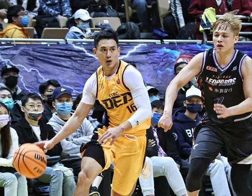 他在兩岸3個不同籃球聯盟都拿下大三元 成為史上第1人