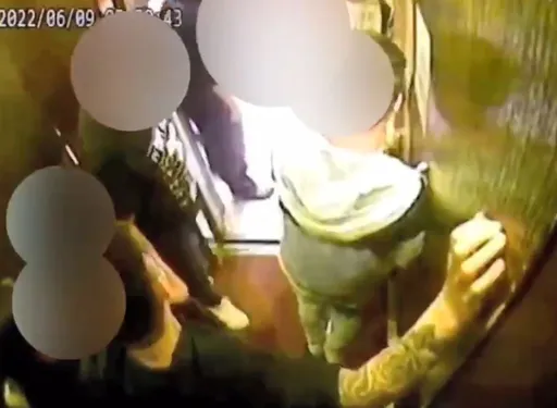 衰！酒店搭电梯误认对方在骂他　质问爆冲突竟被一刀刺死