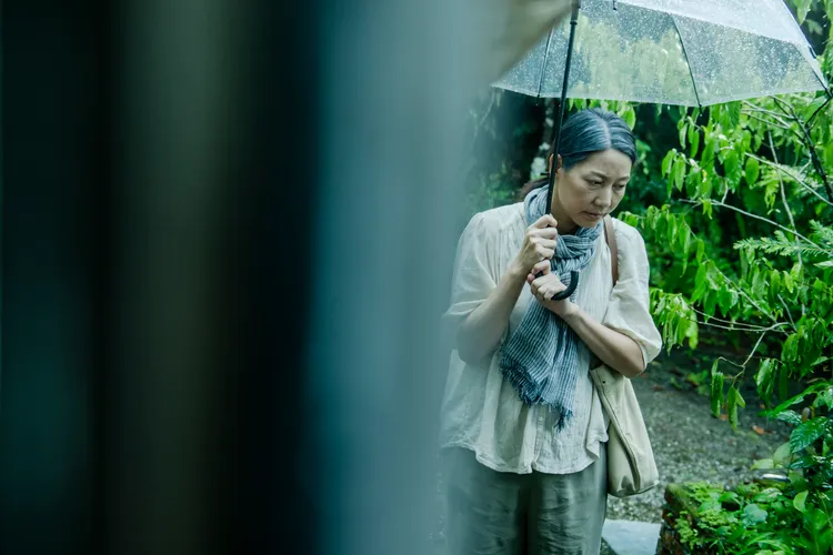 丁寧劇中裝扮體態衰老，第一場戲就把老公嚇到。Netflix提供