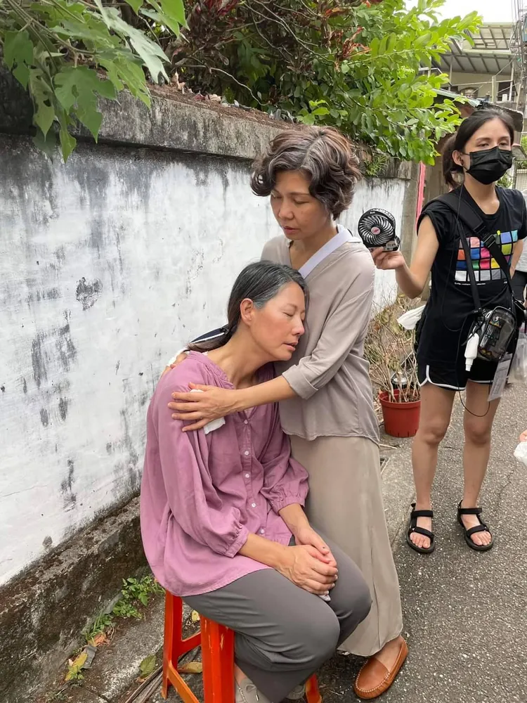 若不演這個角色，丁寧（左）說會想演于子育的師母角色。翻攝丁寧臉書