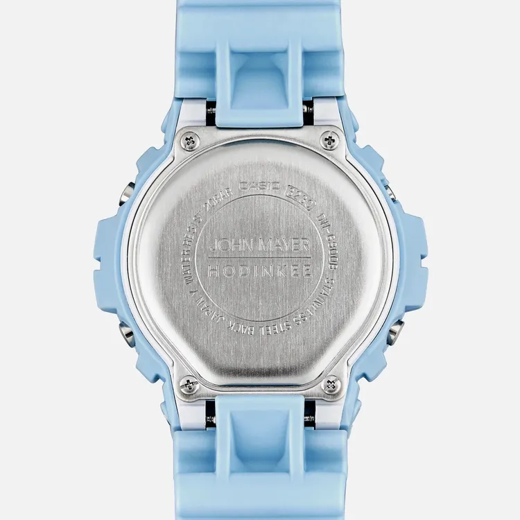 錶底蓋鐫刻「HODINKEE」與「JOHN MAYER」字樣。翻攝HODINKEE官網