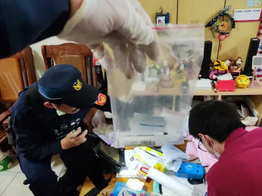 豬隊友無誤!女毒蟲遭抓找同夥墊背 警不費功夫收通緝犯入袋